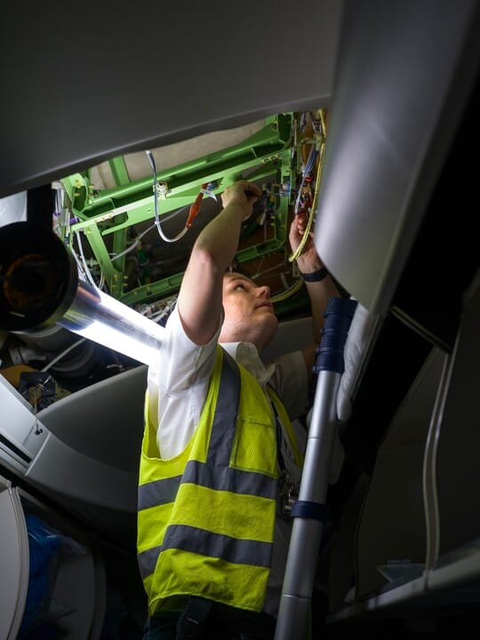 British_Airways-British_Airways_first_787_aircraft_being_fitted_with_Starlink-540x720-ref207393
