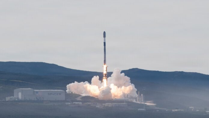 A SpaceX Falcon 9 rocket lifts off from Vandenberg Space Force Base carrying Starlink satellites (cropped)
