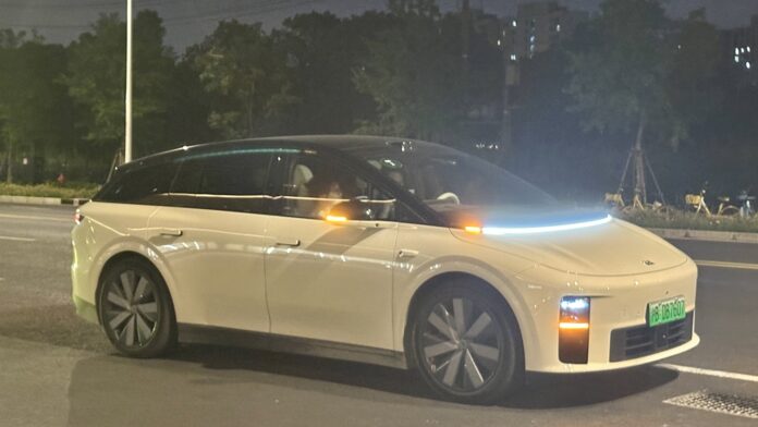 Li Auto i6 in China White Li Auto i6 electric SUV parked at night in China (cropped)
